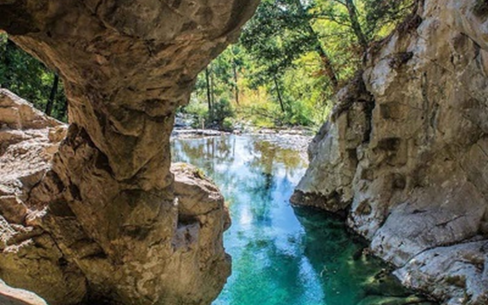 In Cilento, esiste un canyon navigabile che sembra uscito dalla giungla