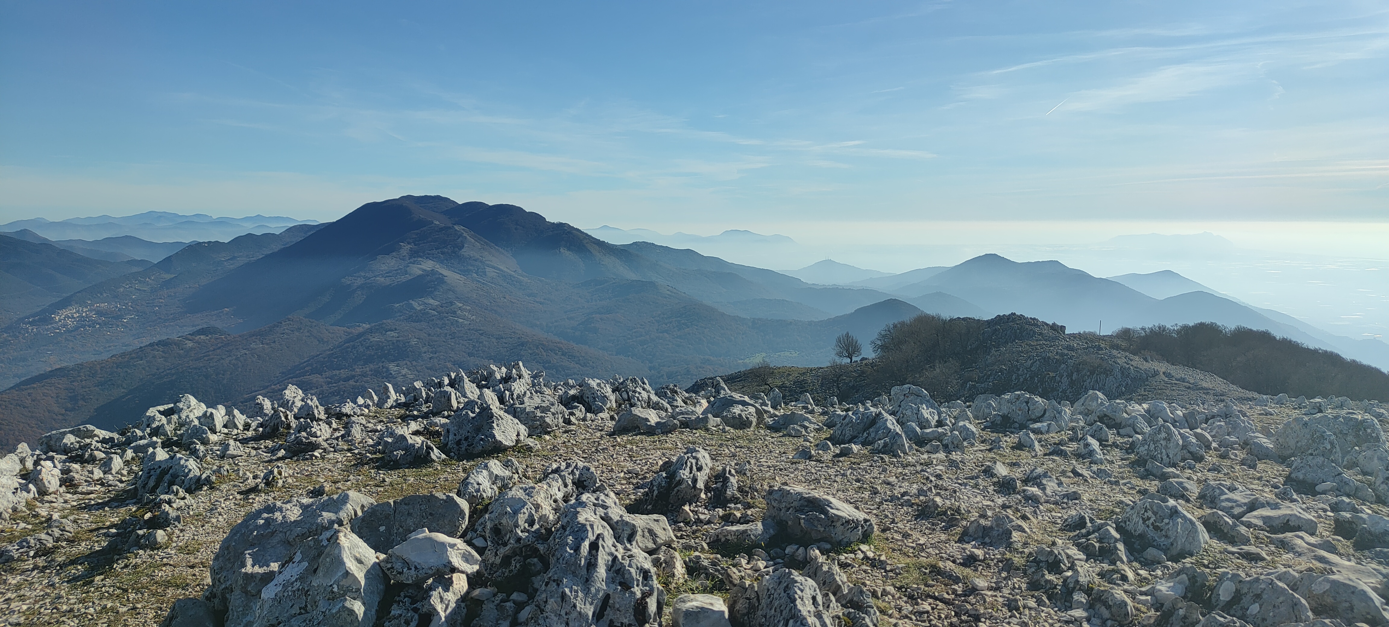 MONTE LUPONE: ROCCIA, FAGGETE E FROLLE
