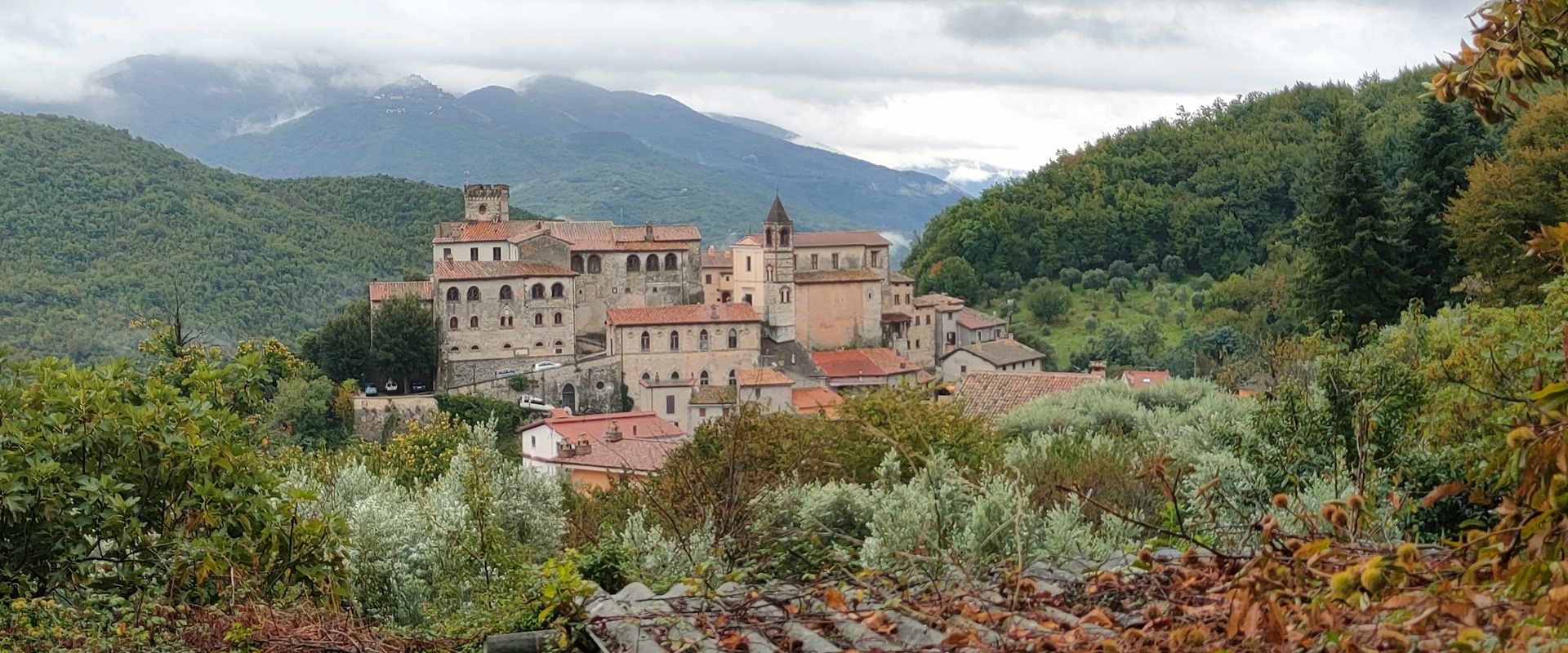 ROCCAGIOVINE: IL BOSCO D'AUTUNNO E LA SAGRA DELLA CASTAGNA